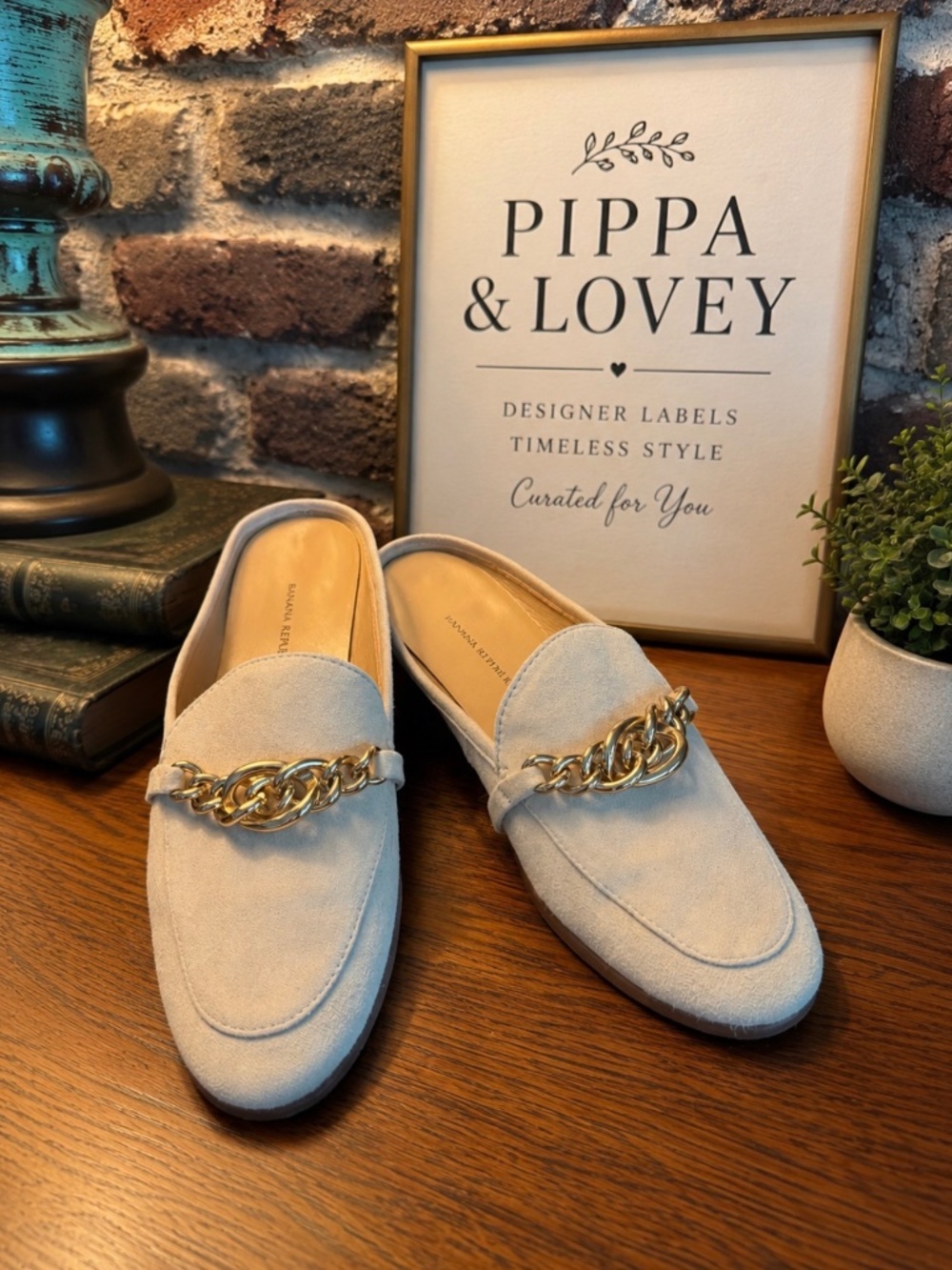 Banana Republic Suede Chain Loafer Mules | Ivory/Cream | Size 7 | Roomy Fit